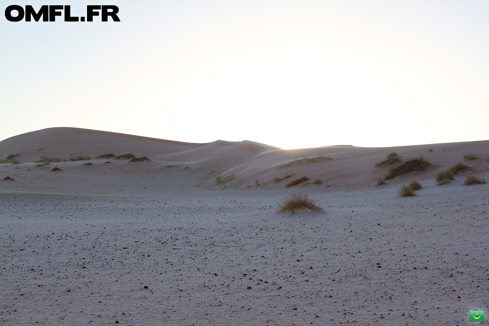 Le soleil se couche dans le desert mauritanien