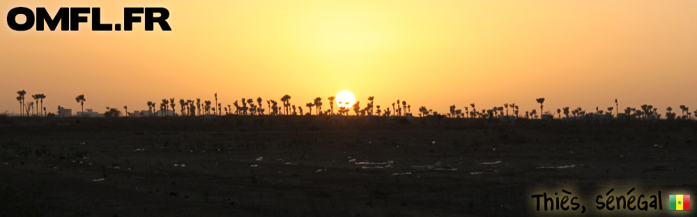 Le soleil se couche sur la ville de Thiès au Sénégal