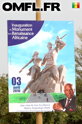 Un affiche de l'inauguration du monument de la renaissance africaine avec un gazon bien vert