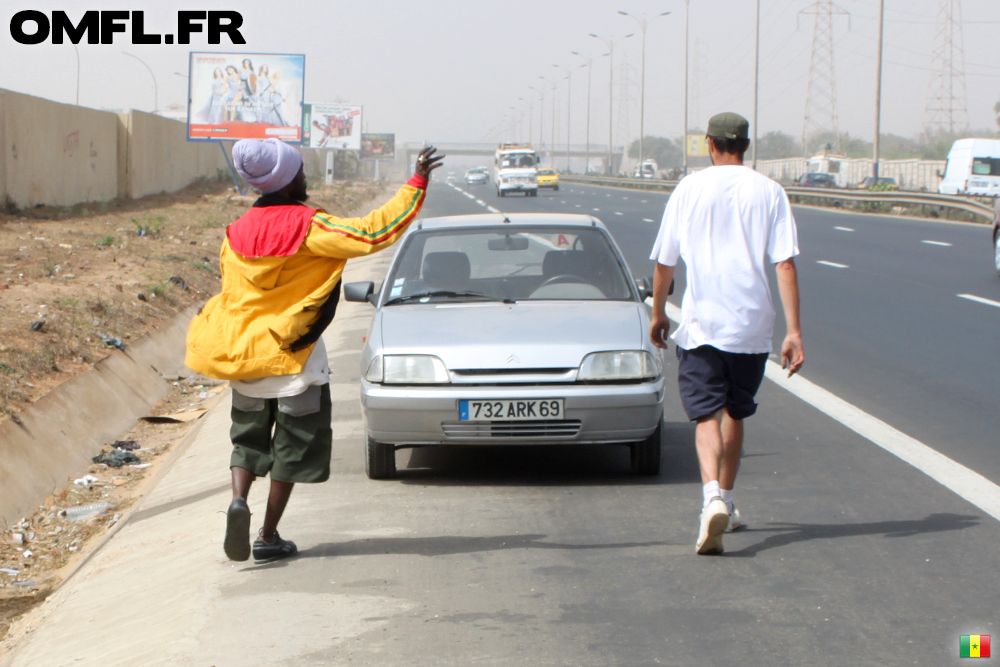 Marco et Docta repartent à la voiture