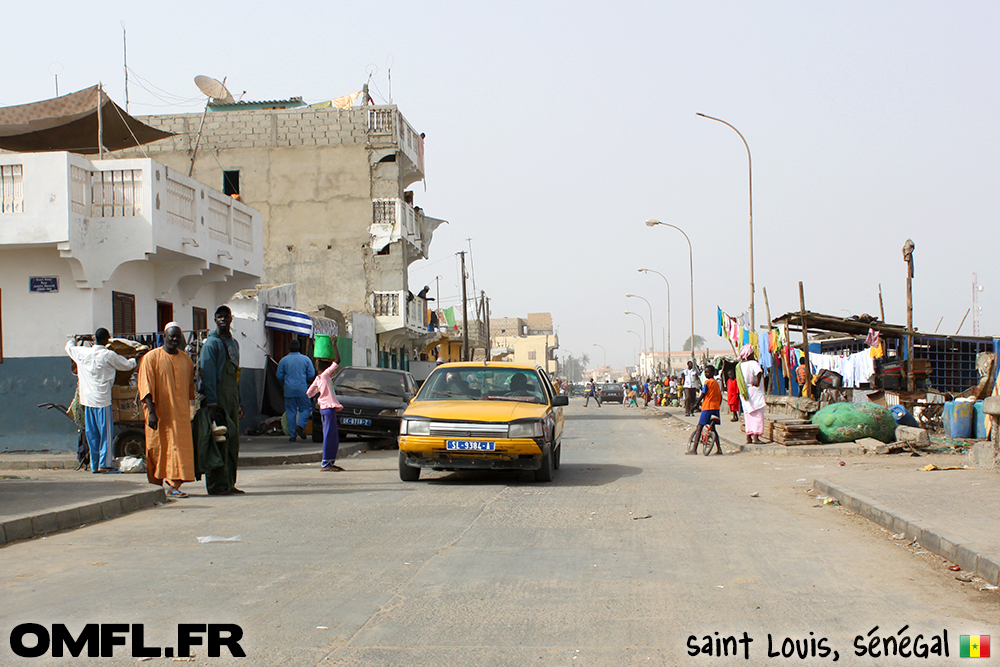 Une rue de Saint Louis au Sénégal