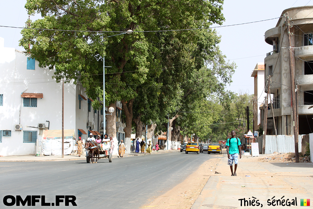 Une rue de Thiès au Sénégal