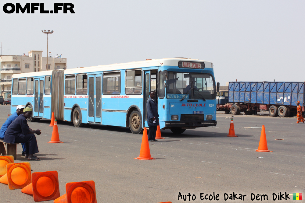 L'auto école Dakar Dem Dikk, transport en commun de Dakar