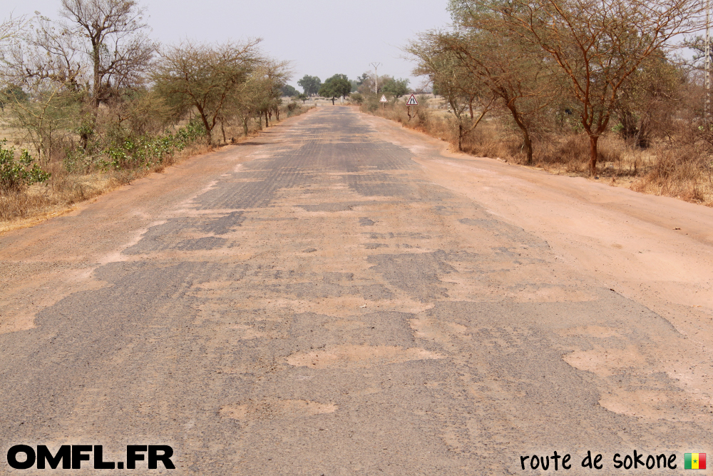 La route de Sokone au Sénégal complètement éclatée