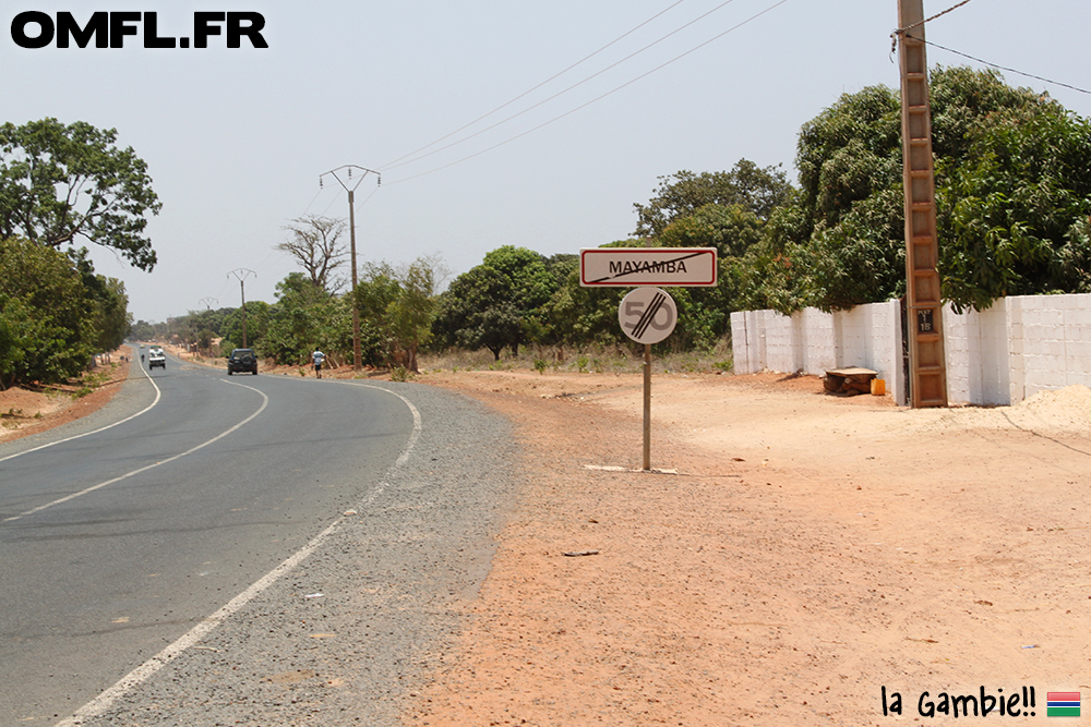 Une route en Gambie