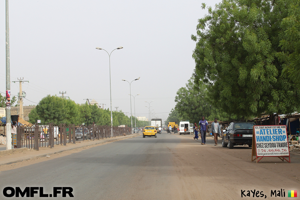 Une rue de Kayes au Mali