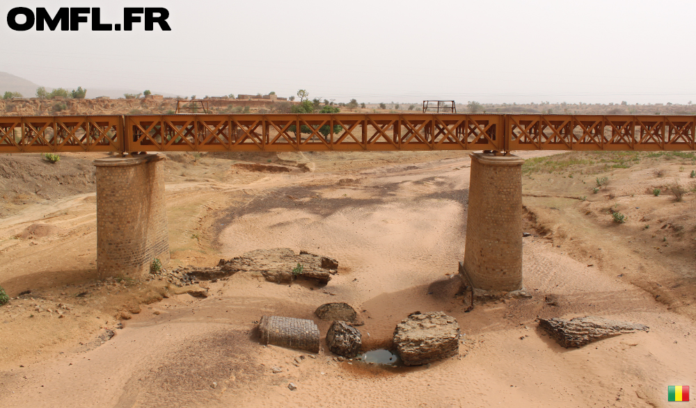 Un pont sur la piste qui mène à Médine