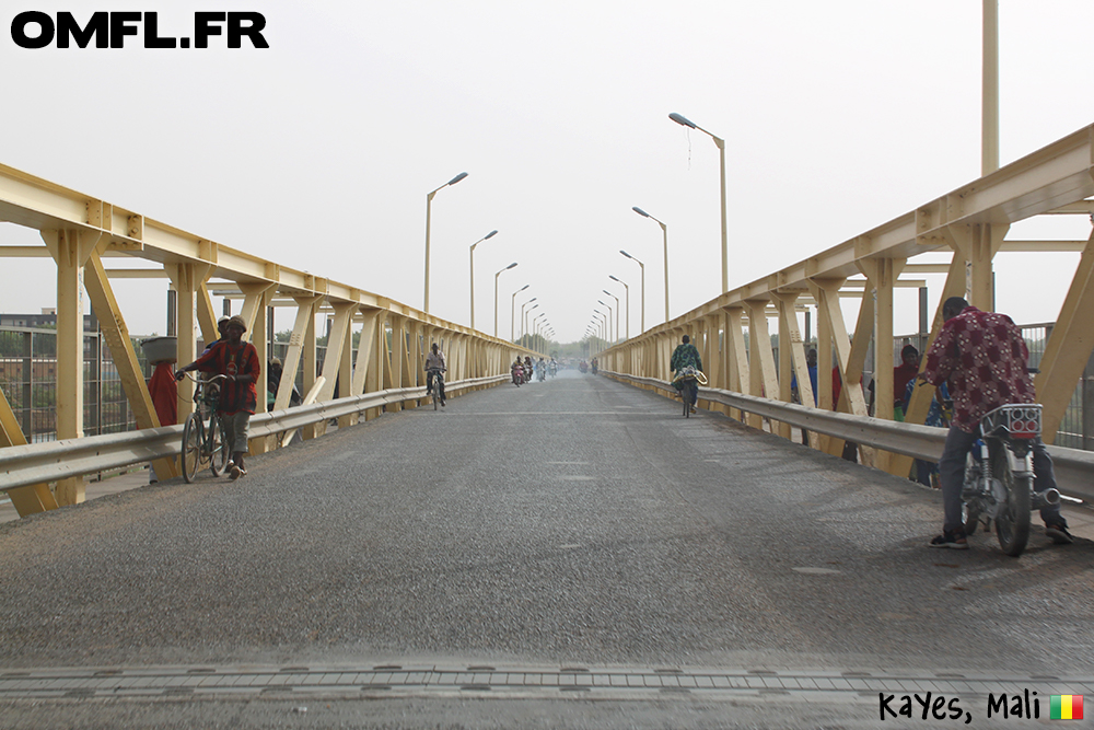 Le pont à la sortie de Kayes