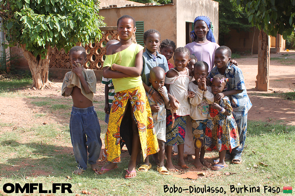 Une bande d'enfants à Bobo-Dioulasso