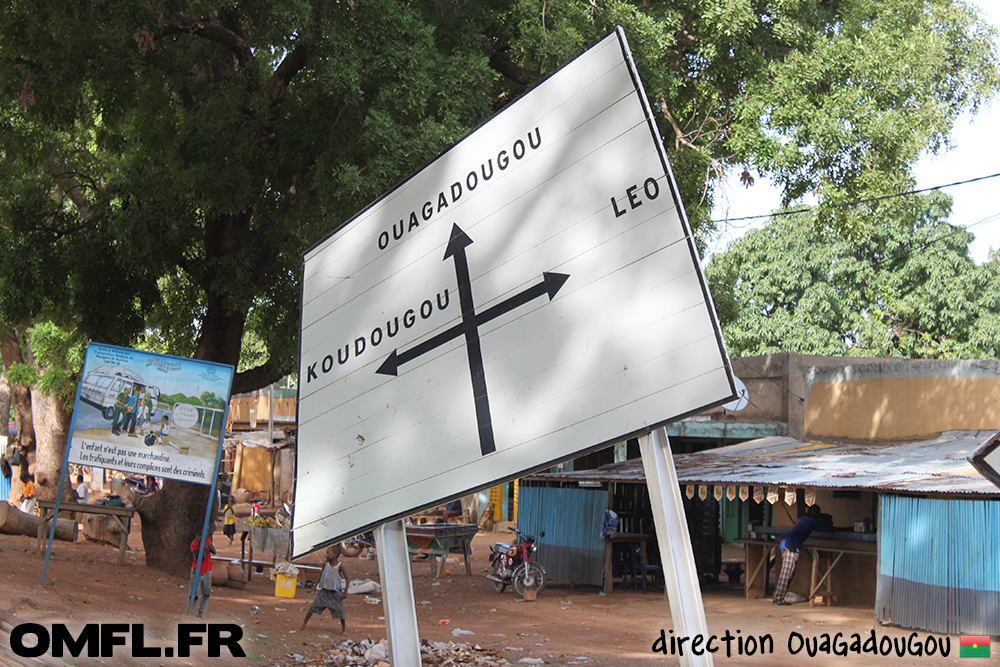 Panneau routier nous montrons la direction de Ouagadougou