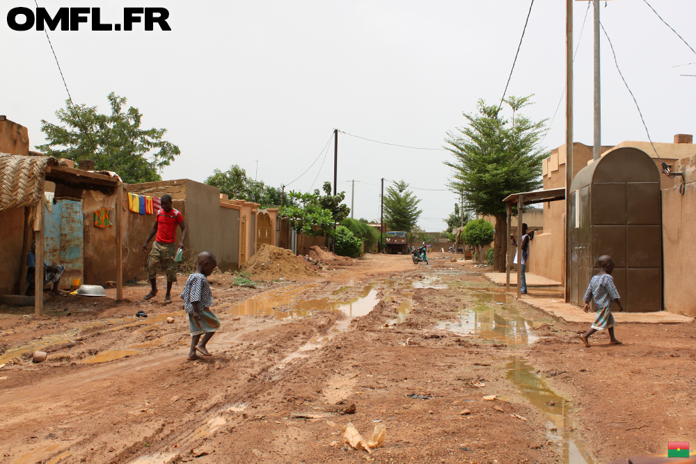 De la boue dans le quartier de Nonsin à Ouagadougou
