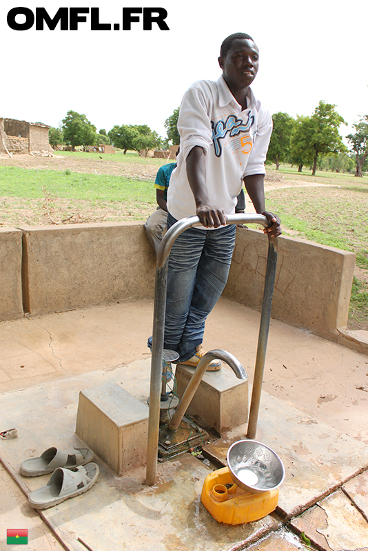 Seita récupère de l'eau