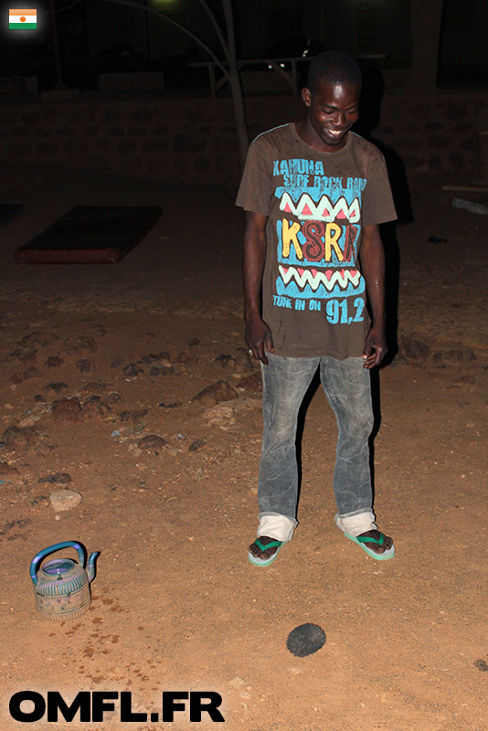 Mady et son hérisson à la gare de Niamey