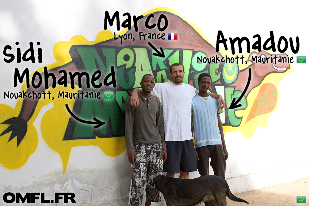 Marco, Amadou et Sidi Mohamed à coté de ma peinture à Nouakchott